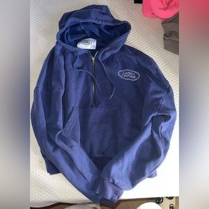 Land Rover cropped sweat shirt.